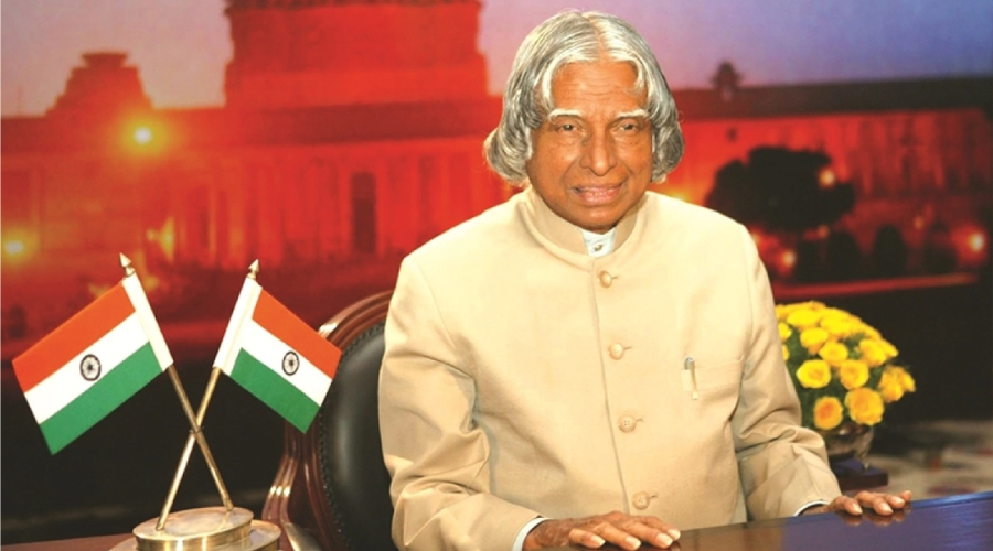 डॉ. एपीजे अब्दुल कलाम: एक दूरदर्शी वैज्ञानिक और जनता के राष्ट्रपति | Dr. APJ Abdul Kalam: A Visionary Scientist and People's President